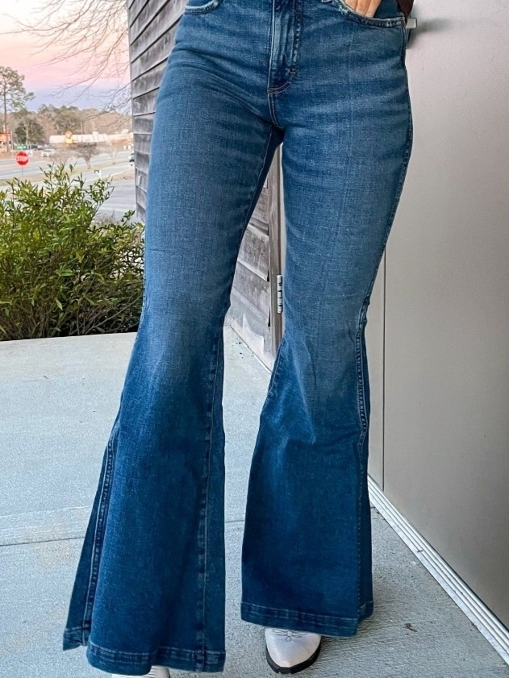 High-Rise Flare Jeans in Deep Blue Wash